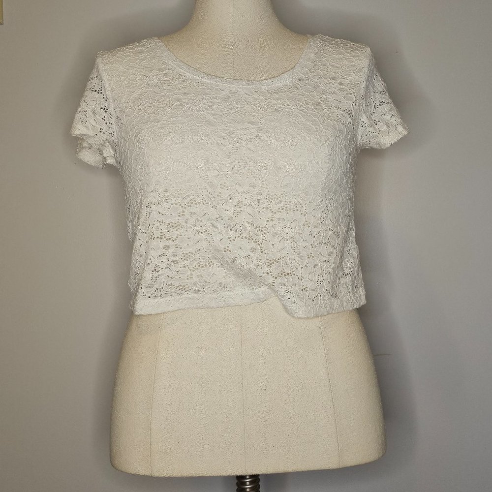 Lace cropped tee
